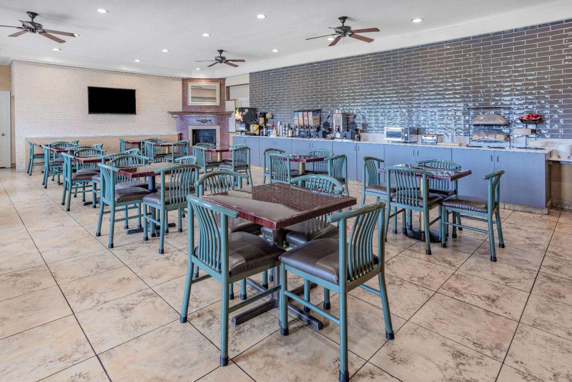 Ramada By Wyndham West Atlantic City Egg Harbor Township Exterior foto